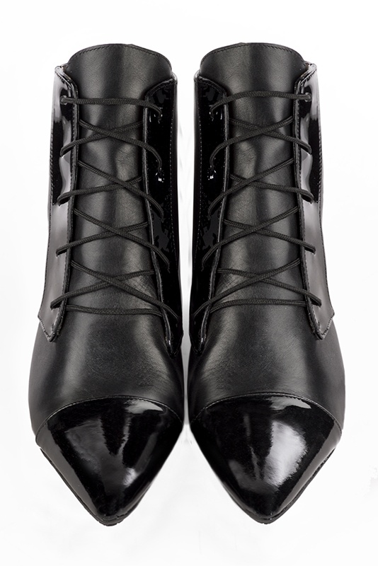 Gloss black women's ankle boots with laces at the front. Tapered toe. Low flare heels. Top view - Florence KOOIJMAN
